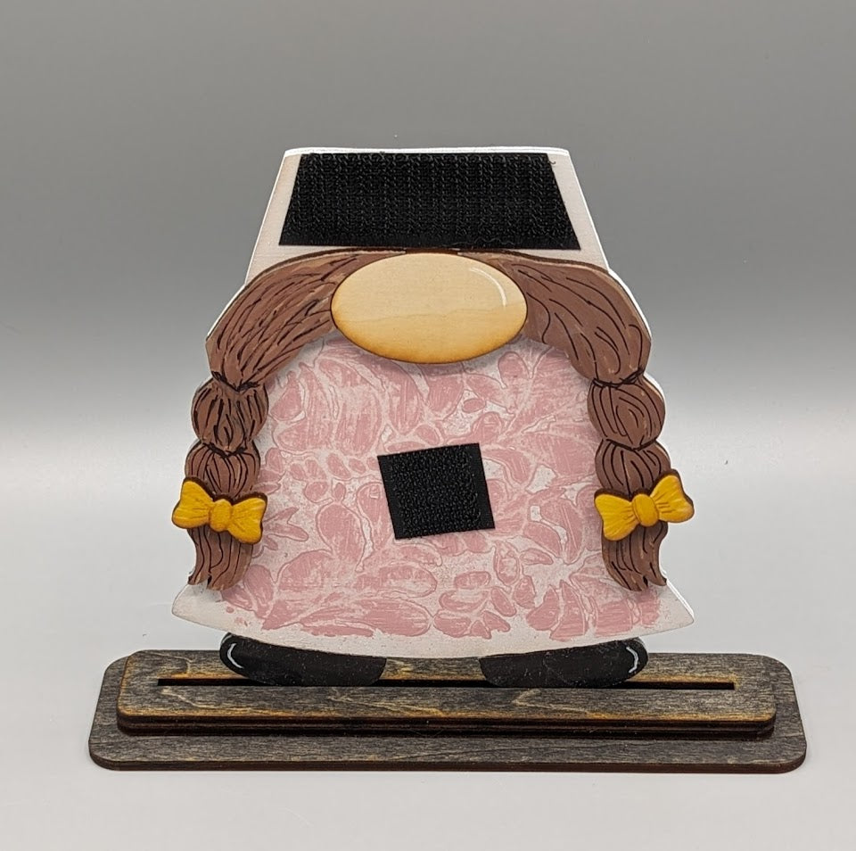 Seasonal Gnome with Hats & Deco Pieces