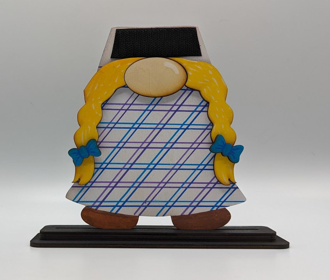 Seasonal Gnome with Hats & Deco Pieces